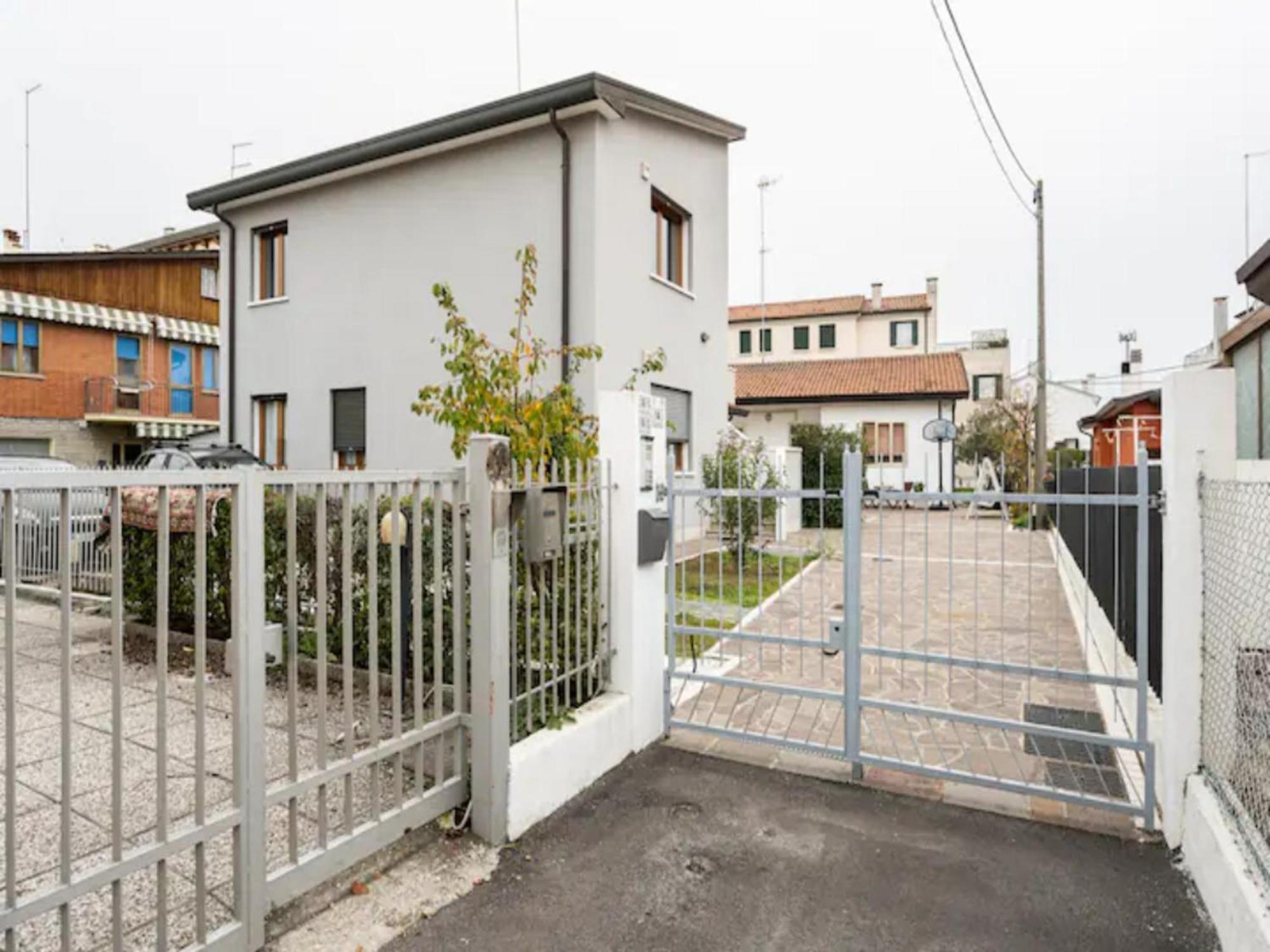 Casa Di Chiara Vicino Venezia E Aeroporto Vce Apartment Campalto Exterior foto